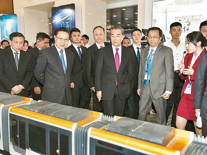  外交部举办四川全球推介活动“hahabet造”现代有轨电车模型亮相蓝厅